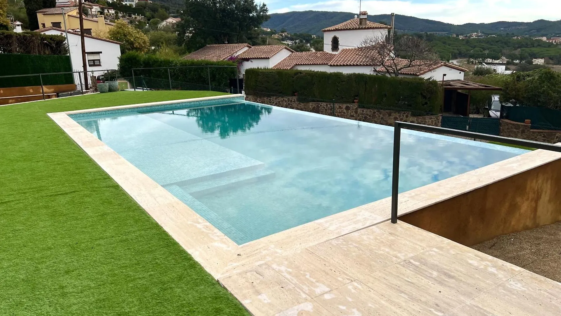 Casa Mas Cabanas Con Piscina Infinita Con Playa 칼론제